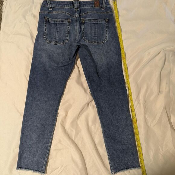 Wit&Wisdom Women's 0P Blue Jeans with distressed hem & distressed detailing EUC - Picture 6 of 7